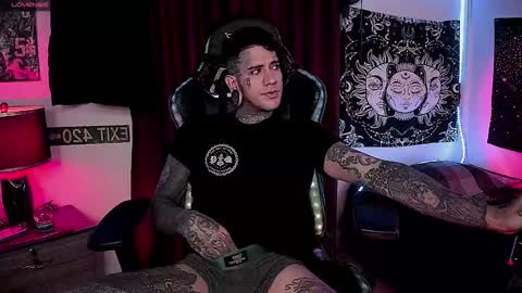 Snapshot of jhonny_ackerman chatting on 12.04.24 jhonny_ackerman online show from 12.04.24