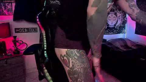 Snapshot of jhonny_ackerman chatting on 12.14.24 jhonny_ackerman online show from 12.14.24