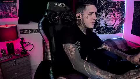 Snapshot of jhonny_ackerman chatting on 12.15.24 jhonny_ackerman online show from 12.15.24