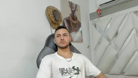 Snapshot of jhonny_flames7 chatting on 01.08.25 jhonny online show from 01.08.25