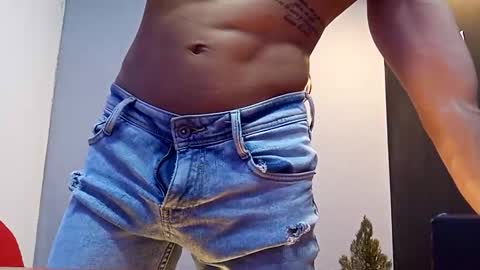 Snapshot of jhonny_thes28 chatting on 10.05.25 jhonny_thes28 online show from 10.05.25