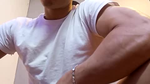 Snapshot of jhonny_thes28 chatting on 10.26.25 jhonny_thes28 online show from 10.26.25