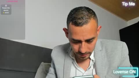 Snapshot of jhonyalzate chatting on 05.25.26 Jhony Alzate online show from 05.25.26