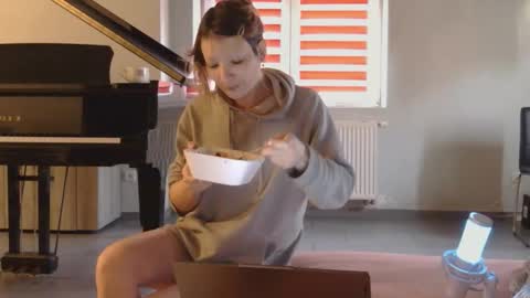 Snapshot of jhopeftw chatting on 01.17.26 Anya online show from 01.17.26