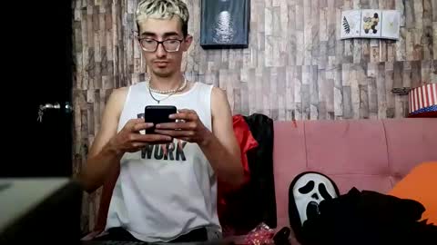 Snapshot of jhosuamoore chatting on 10.19.25 Jhosuamoore online show from 10.19.25