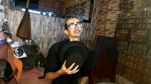 Snapshot of jhosuamoore chatting on 10.30.25 Jhosuamoore online show from 10.30.25