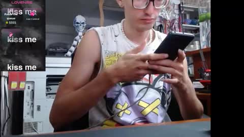 Snapshot of jhosuamoore2 chatting on 10.13.25 jhosuamoore2 online show from 10.13.25