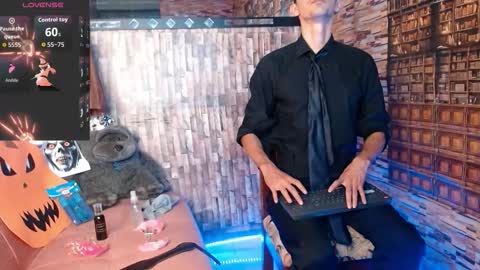 Snapshot of jhosuamoore2 chatting on 10.30.25 jhosuamoore2 online show from 10.30.25