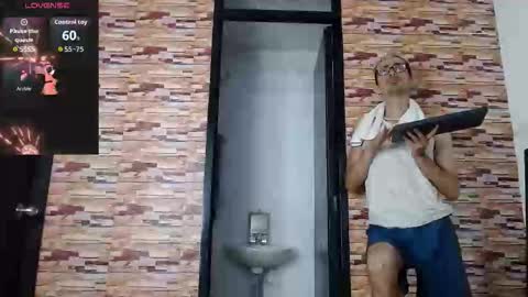 Snapshot of jhosuamoore2 chatting on 11.04.25 jhosuamoore2 online show from 11.04.25