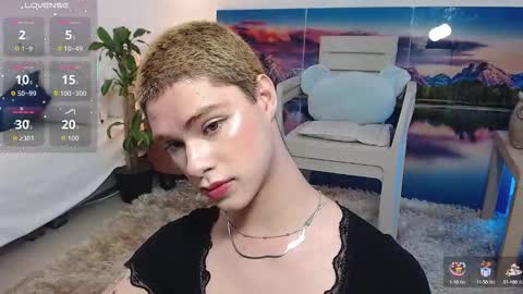 Snapshot of jhuan_cute chatting on 10.09.25 Jhuan Nhez online show from 10.09.25