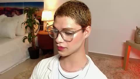 Snapshot of jhuan_cute chatting on 10.17.25 Jhuan Nhez online show from 10.17.25