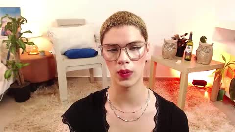 Snapshot of jhuan_cute chatting on 10.22.25 Jhuan Nhez online show from 10.22.25