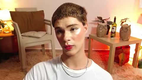 Snapshot of jhuan_cute chatting on 11.05.25 Jhuan Nhez online show from 11.05.25