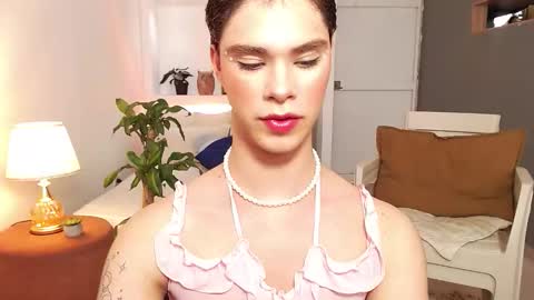 Snapshot of jhuan_cute chatting on 11.10.25 Jhuan Nhez online show from 11.10.25