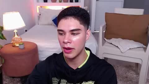 Snapshot of jhuan_cute chatting on 11.15.25 Jhuan Nhez online show from 11.15.25