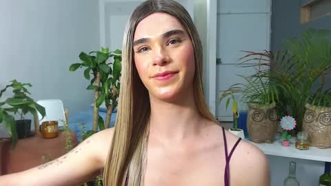 Snapshot of jhuan_cute chatting on 04.05.26 Jhuan Nhez online show from 04.05.26