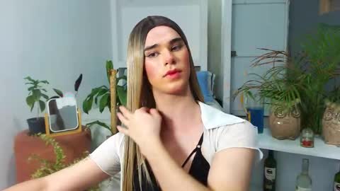 Snapshot of jhuan_cute chatting on 04.10.26 Jhuan Nhez online show from 04.10.26