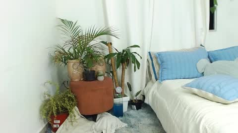 Snapshot of jhuan_cute chatting on 04.11.26 Jhuan Nhez online show from 04.11.26