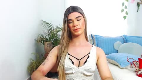Snapshot of jhuan_cute chatting on 04.11.26 Jhuan Nhez online show from 04.11.26