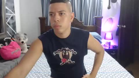 Snapshot of jhulian08 chatting on 01.21.25 julian online show from 01.21.25