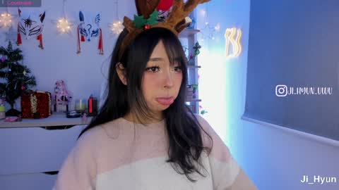 Snapshot of ji_hyun chatting on 12.14.24 Ji online show from 12.14.24