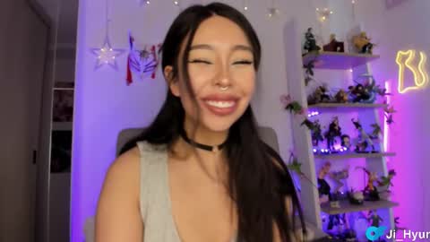 Snapshot of ji_hyun chatting on 09.09.25 Ji online show from 09.09.25