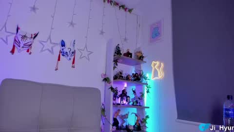 Snapshot of ji_hyun chatting on 09.24.25 Ji online show from 09.24.25