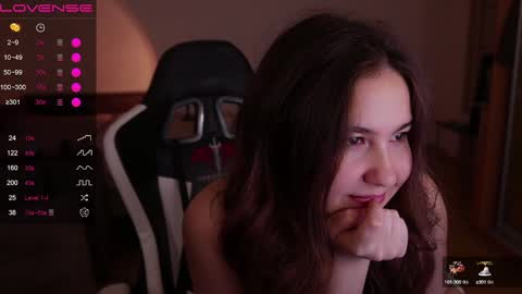 jia_lisaa online show from 02.04.25