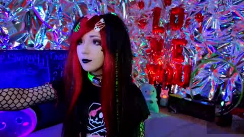 Snapshot of jiglipuf chatting on 02.22.25 online show from 02.22.25