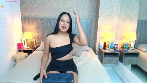 Snapshot of jimena_salazar chatting on 06.18.26 Jimena Salazar online show from 06.18.26