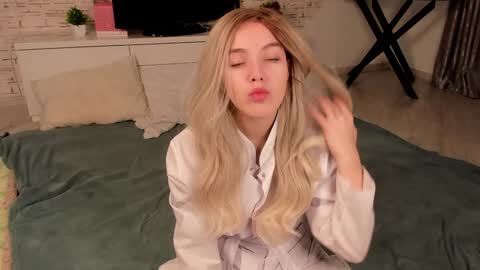 Snapshot of jimenachan chatting on 01.15.25 Alla online show from 01.15.25