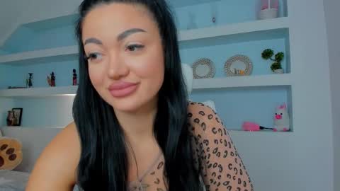 Snapshot of jisselle chatting on 09.30.25 Juliee online show from 09.30.25