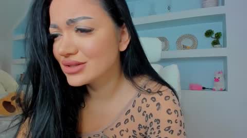 Snapshot of jisselle chatting on 10.08.25 Juliee online show from 10.08.25