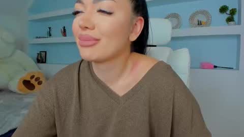 Snapshot of jisselle chatting on 10.28.25 Juliee online show from 10.28.25