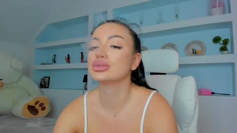 Snapshot of jisselle chatting on 11.09.25 Juliee online show from 11.09.25