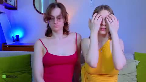 Snapshot of jitoon_exe chatting on 06.12.26 Hey Guys We are Julia ginger Tina brunette online show from 06.12.26