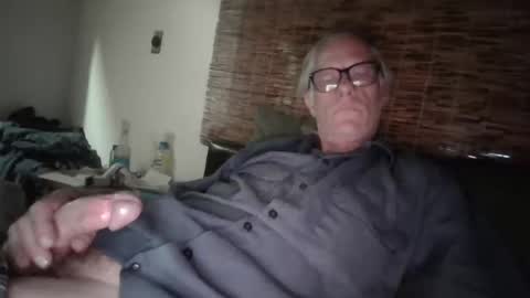 Snapshot of jizzmitten5 chatting on 09.17.25 jizzmitten5 online show from 09.17.25