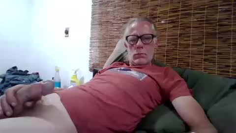 Snapshot of jizzmitten5 chatting on 10.10.25 jizzmitten5 online show from 10.10.25