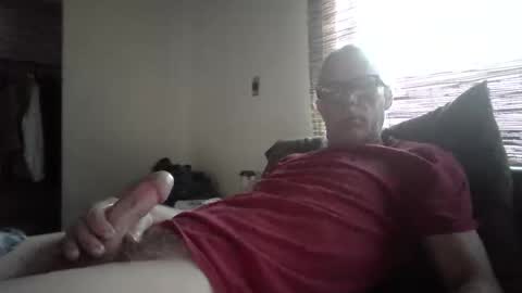 Snapshot of jizzmitten5 chatting on 11.14.25 jizzmitten5 online show from 11.14.25