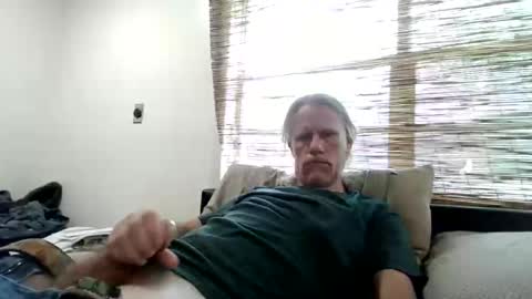 Snapshot of jizzmitten5 chatting on 06.11.26 jizzmitten5 online show from 06.11.26