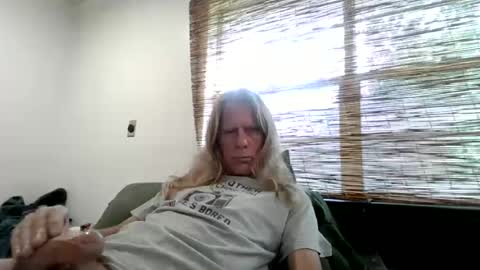 Snapshot of jizzmitten5 chatting on 06.14.26 jizzmitten5 online show from 06.14.26