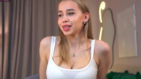 Snapshot of jjennnyy chatting on 10.22.25 Jenny online show from 10.22.25