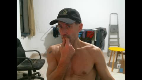 Snapshot of jlmbud chatting on 01.01.25 jlmbud online show from 01.01.25