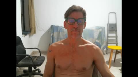 Snapshot of jlmbud chatting on 01.05.25 jlmbud online show from 01.05.25