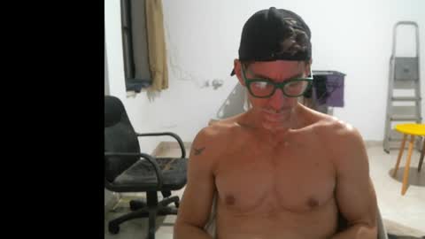 Snapshot of jlmbud chatting on 01.11.25 jlmbud online show from 01.11.25