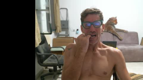 Snapshot of jlmbud chatting on 10.02.25 jlmbud online show from 10.02.25