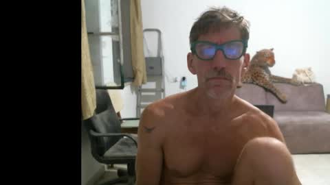 Snapshot of jlmbud chatting on 10.03.25 jlmbud online show from 10.03.25