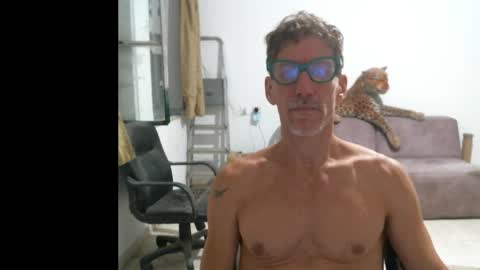 Snapshot of jlmbud chatting on 10.27.25 jlmbud online show from 10.27.25