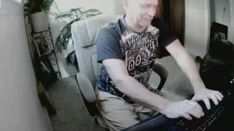 Snapshot of jlouton01 chatting on 12.02.24 kilroy online show from 12.02.24