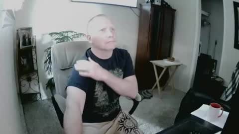 Snapshot of jlouton01 chatting on 01.27.25 kilroy online show from 01.27.25